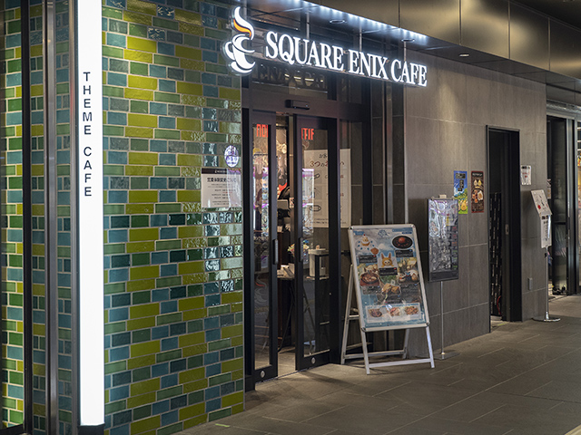 秋葉原スクエニカフェの入口(東西連絡通路内)