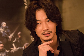 ニックス役　綾野 剛さん